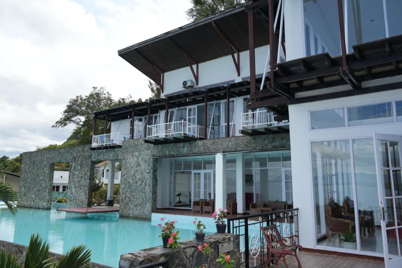 באליג'ה Tiara Bunga Hotel & Villa מראה חיצוני תמונה